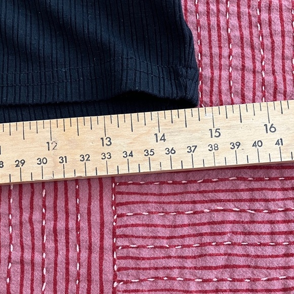 MINKPINK (teen/ women’s size medium / see photos for dimensions) Ribbed Crop Top - Picture 7 of 13